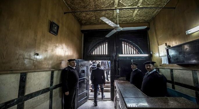 المعتقلون يؤكدون تعرضهم للقتل البطيء في سجن العقرب في مصر