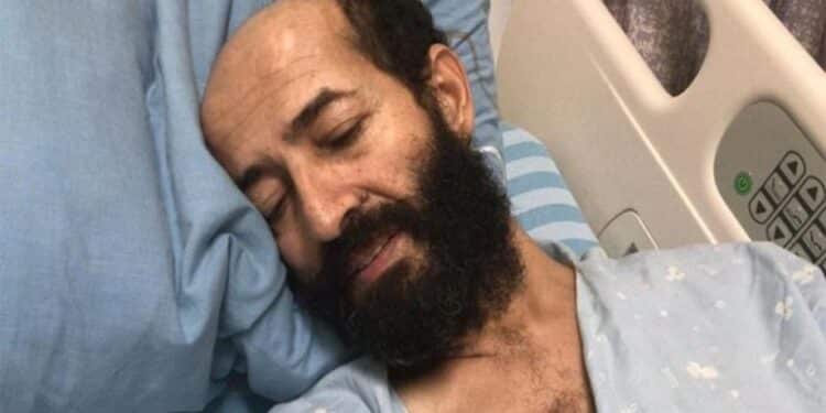 ماهر الأخرس يدخل يومه المائة مضرباً عن الطعام بين الحياة والموت