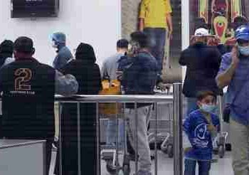 تعامل السلطات البحرينية مع المواطنين العالقين في دول مجاورة مؤسف