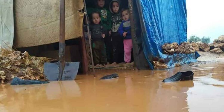 مخيمات النازحين بإدلب