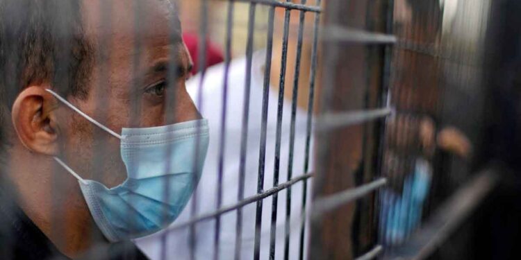 إصابات الأسرى الفلسطينيين بفيروس كورونا تواصل الارتفاع