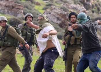 إصابة 3 فلسطينيين في اعتداء للمستوطنين شرقي رام الله