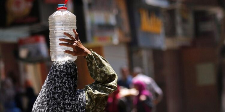 سكان اليمن يفتقرون للخدمات الصحية والمياه النظيفة