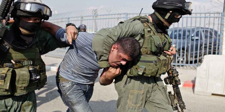 حملة اعتقالات تعسفية في الضفة