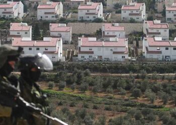 سلطات الاحتلال وما يسمى "مجلس التخطيط" في إدارتها المدنية التابعة لجيش الاحتلال، صادقت على مخططات استيطانية جرى من خلالها السطو على مساحات واسعة من أراضي المواطنين