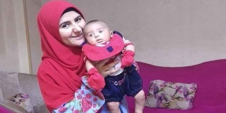 رضيع ووالدته يظهران بعد اختفاء قسري دام 714 يوماً