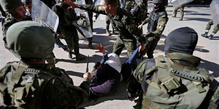 متى تتوقف أجهزة الأمن الفلسطينية عن ممارساتها القمعية؟