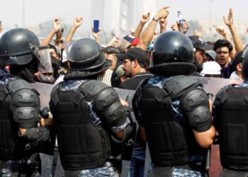 قمع متظاهرين