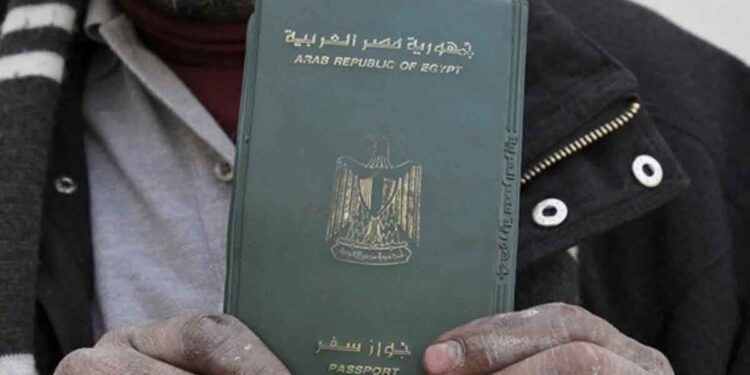 النظام المصري يسحب جنسيات منتقديه السلميين