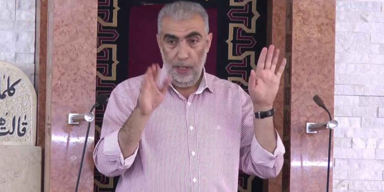 تمديد اعتقال الشيخ كمال الخطيب