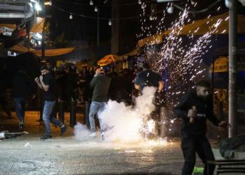 اعتداءات الاحتلال الإسرائيلي على المصلين في المسجد الأقصى