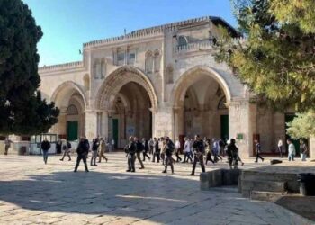 مستوطنون يجددون اقتحام الأقصى