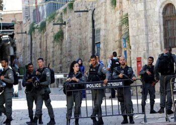 Settlers plan for a full invasion of al-Aqsa, as occupation forces injure 100s