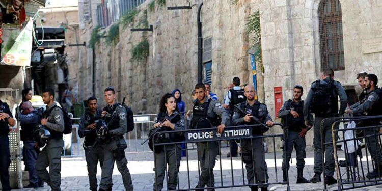 Settlers plan for a full invasion of al-Aqsa, as occupation forces injure 100s