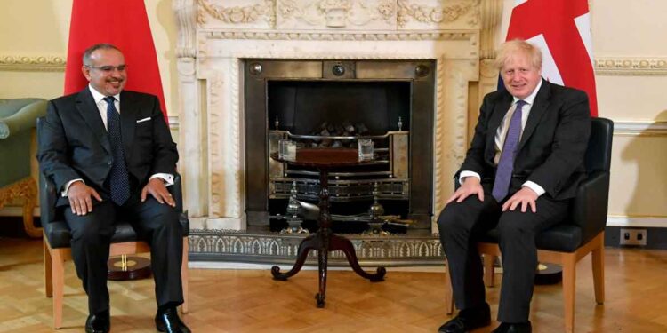 انتقادات لاستقبال بريطانيا مسؤولاً بحرينياً