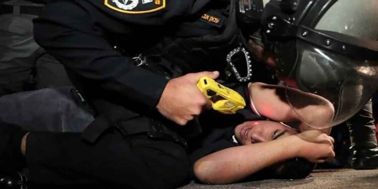 إصابة 136 فلسطينياً برصاص الاحتلال الإسرائيلي