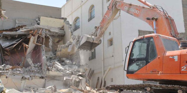 إخطار بهدم 21 منزلاً ومسجداً تحت الإنشاء بالضفة