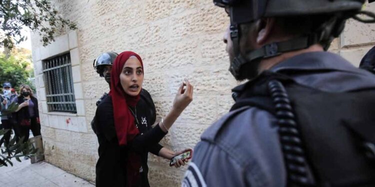 الناشطة المقدسية منى الكرد