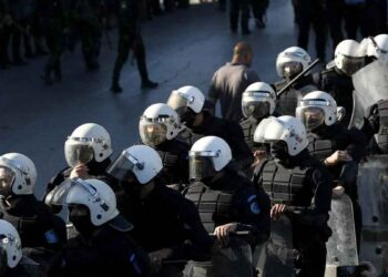 الأمن الفلسطيني يواصل انتهاكاته.. اعتقالات بالجملة وضرب وسحل ومنع وقفات
