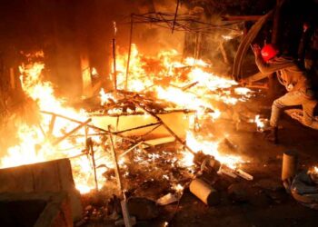 حريق بمخيم للاجئي سوريا في لبنان