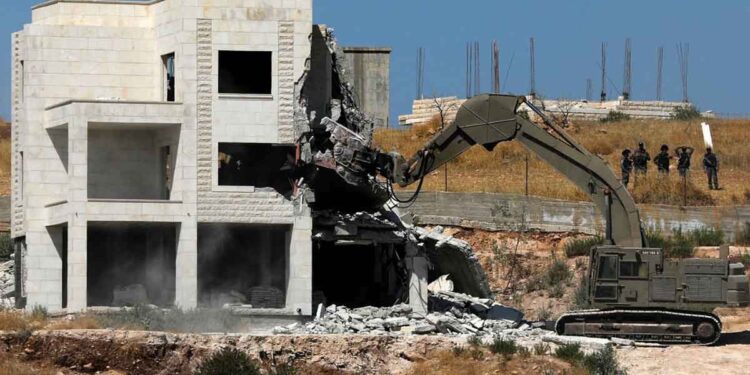 الاحتلال الإسرائيلي يهدم 421 مبنى فلسطينياً.. والأمم المتحدة تدعوه للتوقف