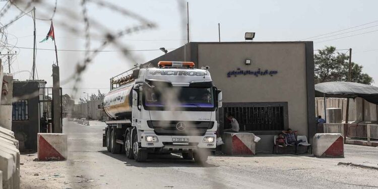 Israel blocks fuel from entering Gaza