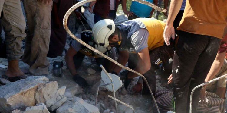 8 civilians killed by the Syrian regime's bombing of Idlib