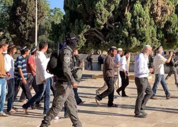 Settlers invade Al-Aqsa Mosque