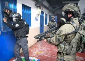 Palestinian detainees in Negev prison assaulted by Israeli forces