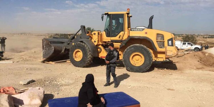 الاحتلال يهدم قرية العراقيب