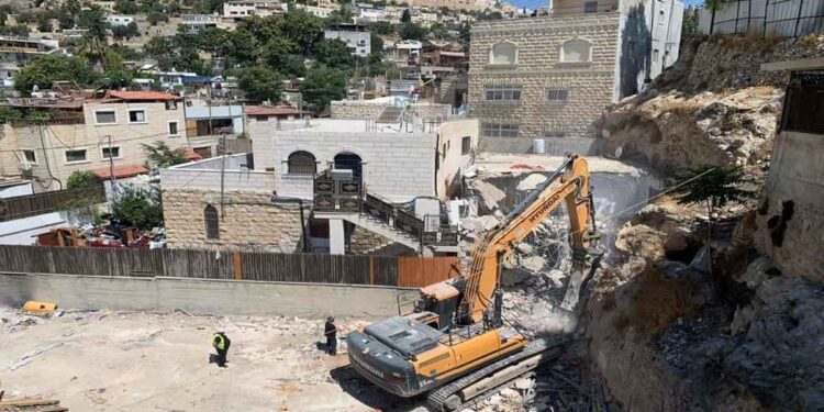 الإحتلال يهدم منازل شمال الضفة