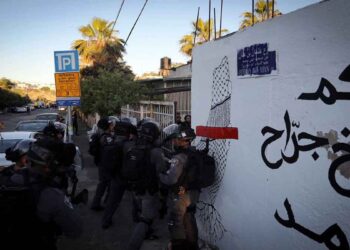 Al-Quds: Occupation forces completely close off Sheikh Jarrah