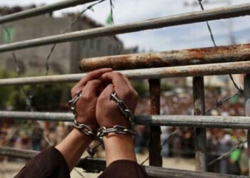 الأمن الفلسطيني في الضفة يواصل اعتقال 3 طلبة جامعيين