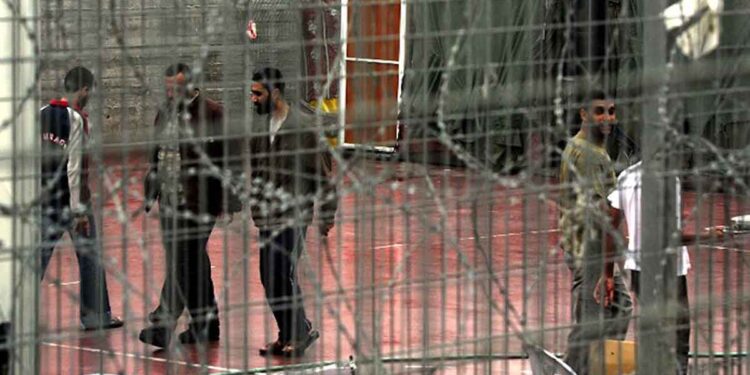 6 Palestinian Prisoners Continue their Hunger Strike Protesting Their Administrative Detention