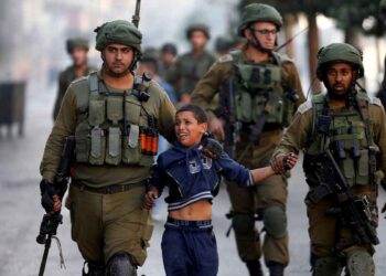 قوات الاحتلال تعتقل 5 أطفال فلسطينيين في مدينة القدس