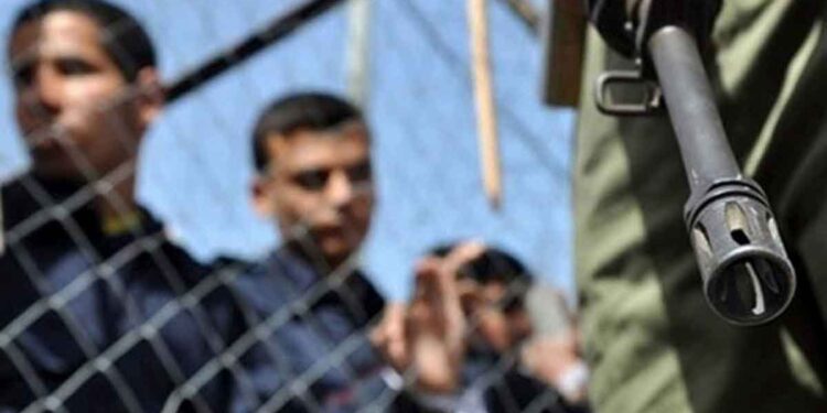 7 أسرى فلسطينيين يواصلون إضرابهم عن الطعام رفضا لاعتقالهم الإداري