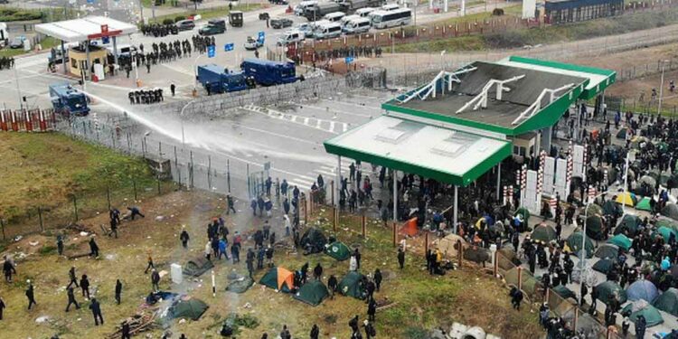 Polish Police Attacks Migrants