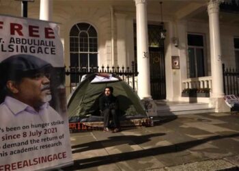 Against political detention, activist’s hunger strike outside Bahraini London embassy continues