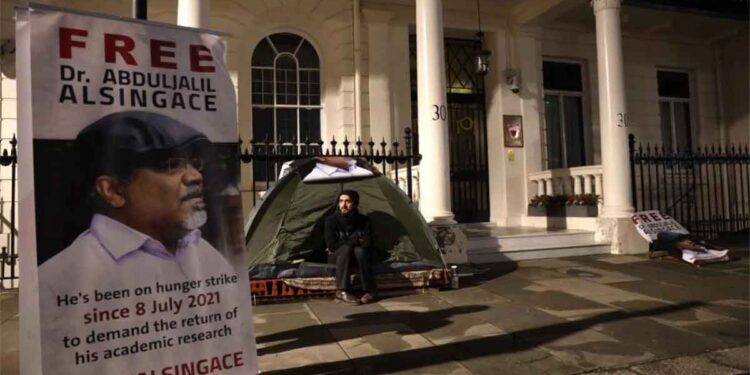 Against political detention, activist’s hunger strike outside Bahraini London embassy continues