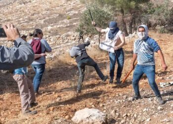 صحيفة أمريكية: المستوطنون ضاعفوا هجماتهم ضد الفلسطينيين “بشكل كبير”