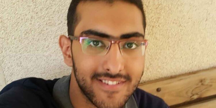 الطالب الجامعي يوسف محمد محمود أمين (23 عاماً)