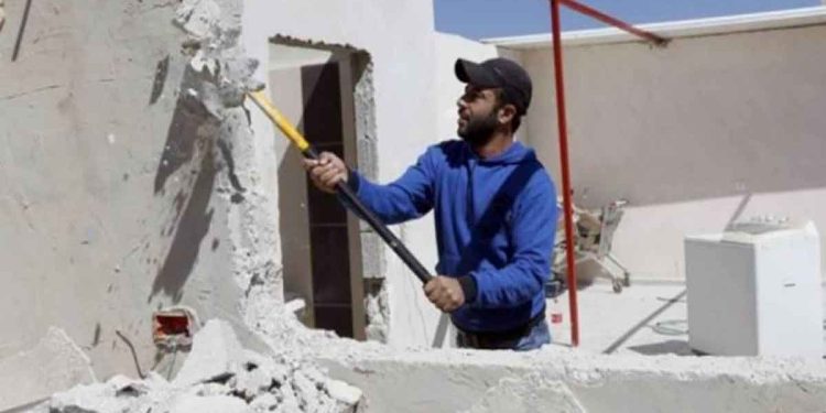 صورة ارشيفية اجبار مقدسي على هدم منزله