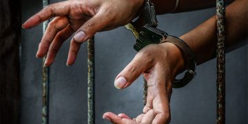 مشاهد مسربة من داخل السجون المصرية تكشف عمليات تعذيب