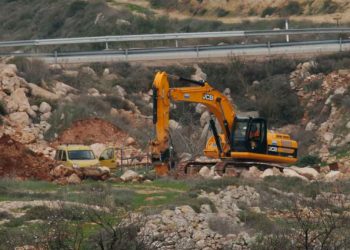 من الارشيف تجريف اراضي زراعية للفلسطينيين