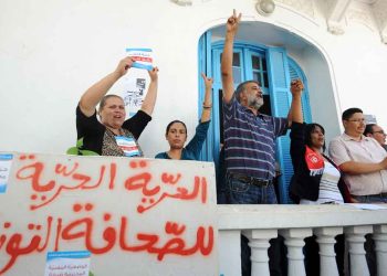 صحفيو تونس يدينون اعتداءات قوات الأمن