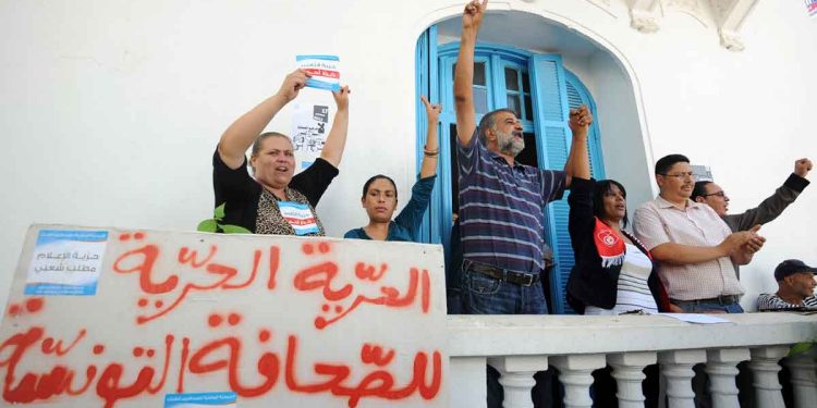 صحفيو تونس يدينون اعتداءات قوات الأمن