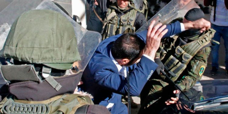 الاحتلال الإسرائيلي يعتقل 5 فلسطينيين عند أحد أبواب المسجد الأقصى