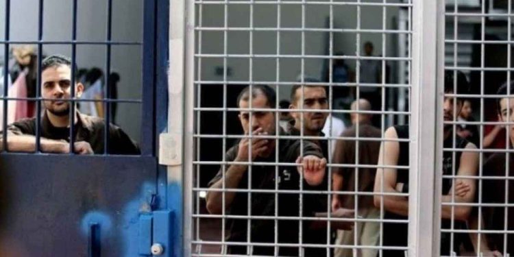 Administrative Detainees in Israeli Prisons Protest the Violation of their Rights