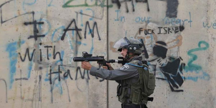 اغتيال ثلاث فلسطينيين بدم بارد صورة ارشيفية