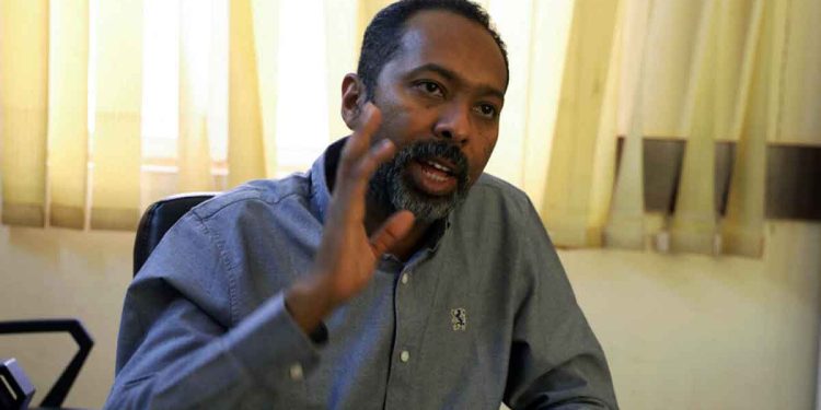 الوزير السابق خالد يوسف